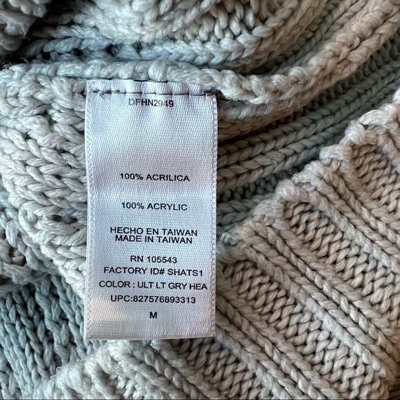 Daisy Fuentes Light Gray Cableknit Turtleneck Sweater | Size Medium - Picture 9 of 9